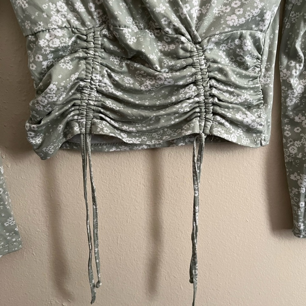 Green And White Floral Wrap Top - Picture 2 of 4